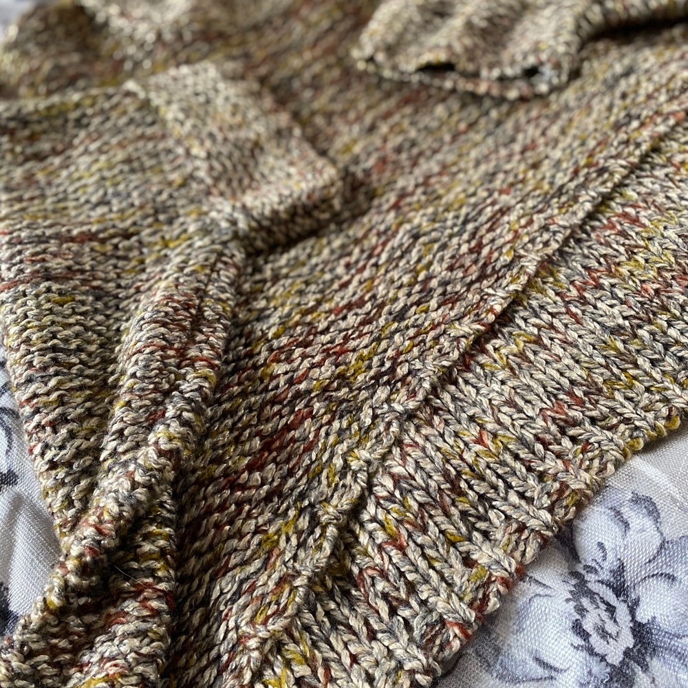 BOUTIQUE BRAND High Low Knit